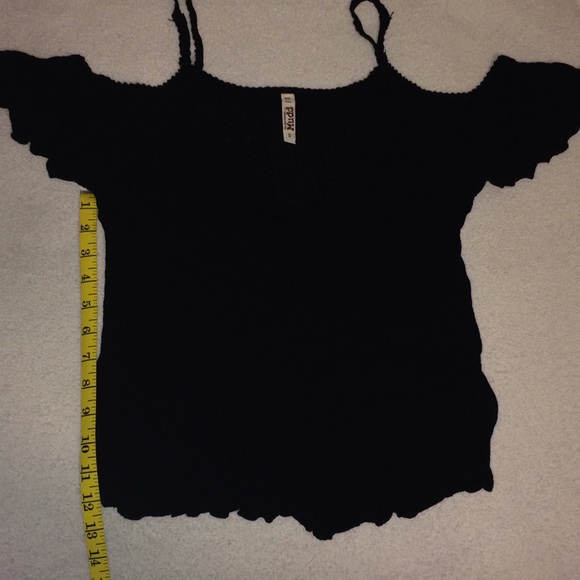 Cold Shoulder Top [S] - Picture 2 of 7